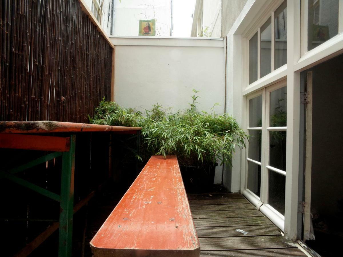 The One Roomed Couette-café